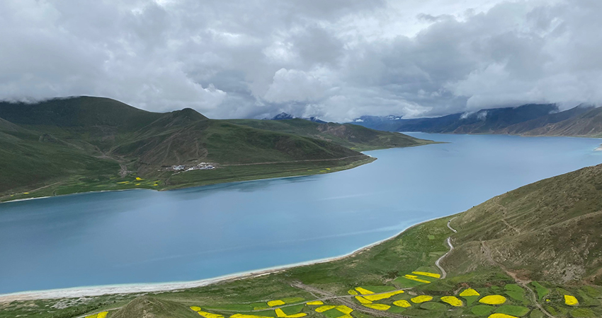 Yamdrok Lake