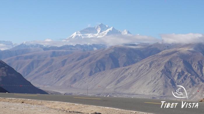Good road to Mount Everest in Tibet