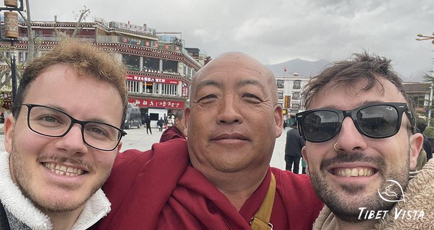 Local pilgrims at Tashilunpo Monastery