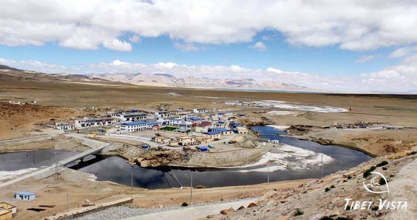 A small Tibetan town close to the holy Mt. Kailash in western Tibet