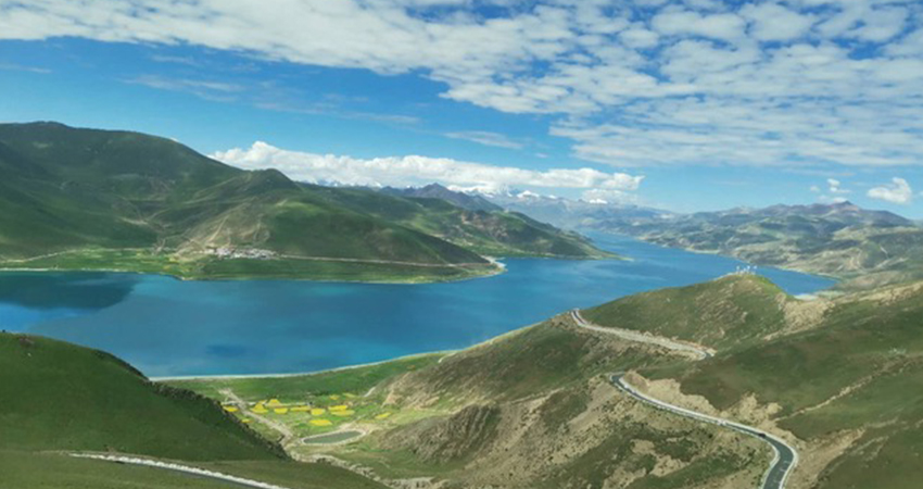 Yamdrok Lake
