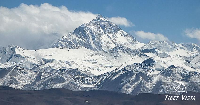 The stunning Mount Everest in the Himalayan Range