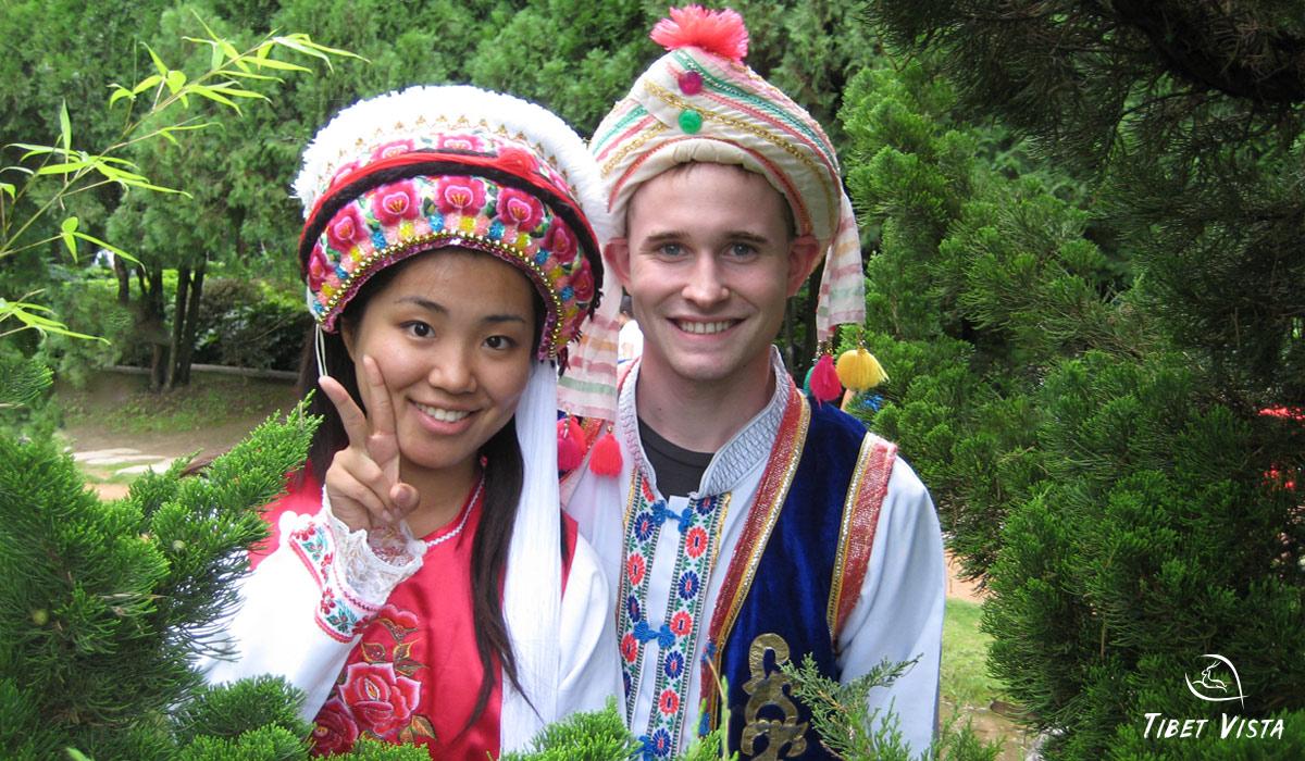 take photos with yunnan bai minority