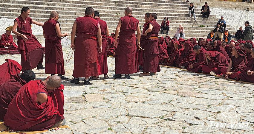 Tibet monks debate.