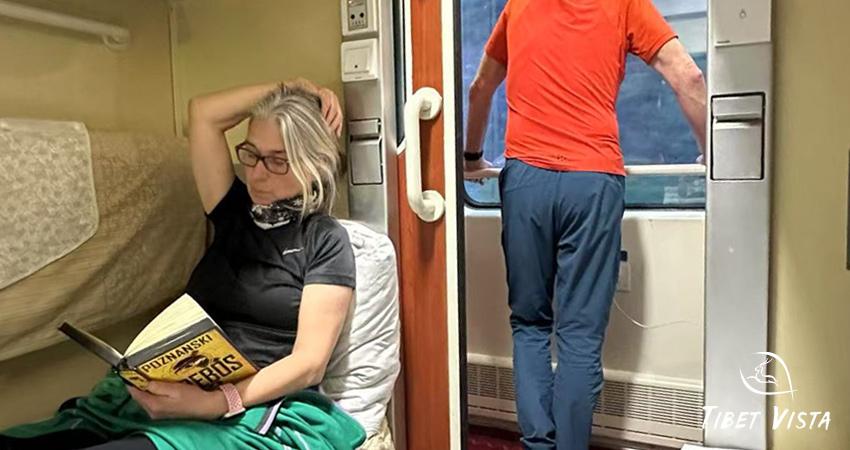 Travel by scenic Tibet train from Beijing to Lhasa